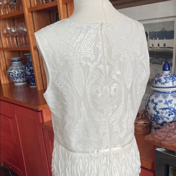 Melanie Lyne Holiday Elegant White Sleeveless Top Fringe Size 8 Party Sequin - Picture 10 of 13